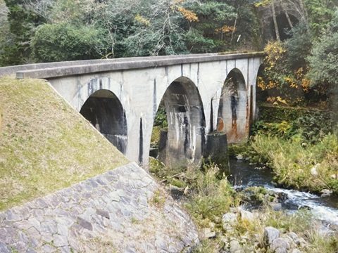 森の中に残る広浜線の痕跡
